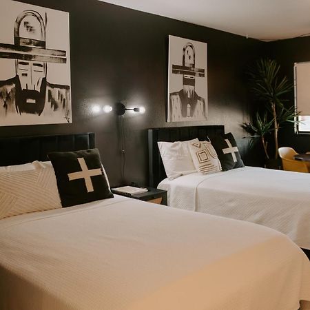 The Cowboy Motel Camp Wood Экстерьер фото