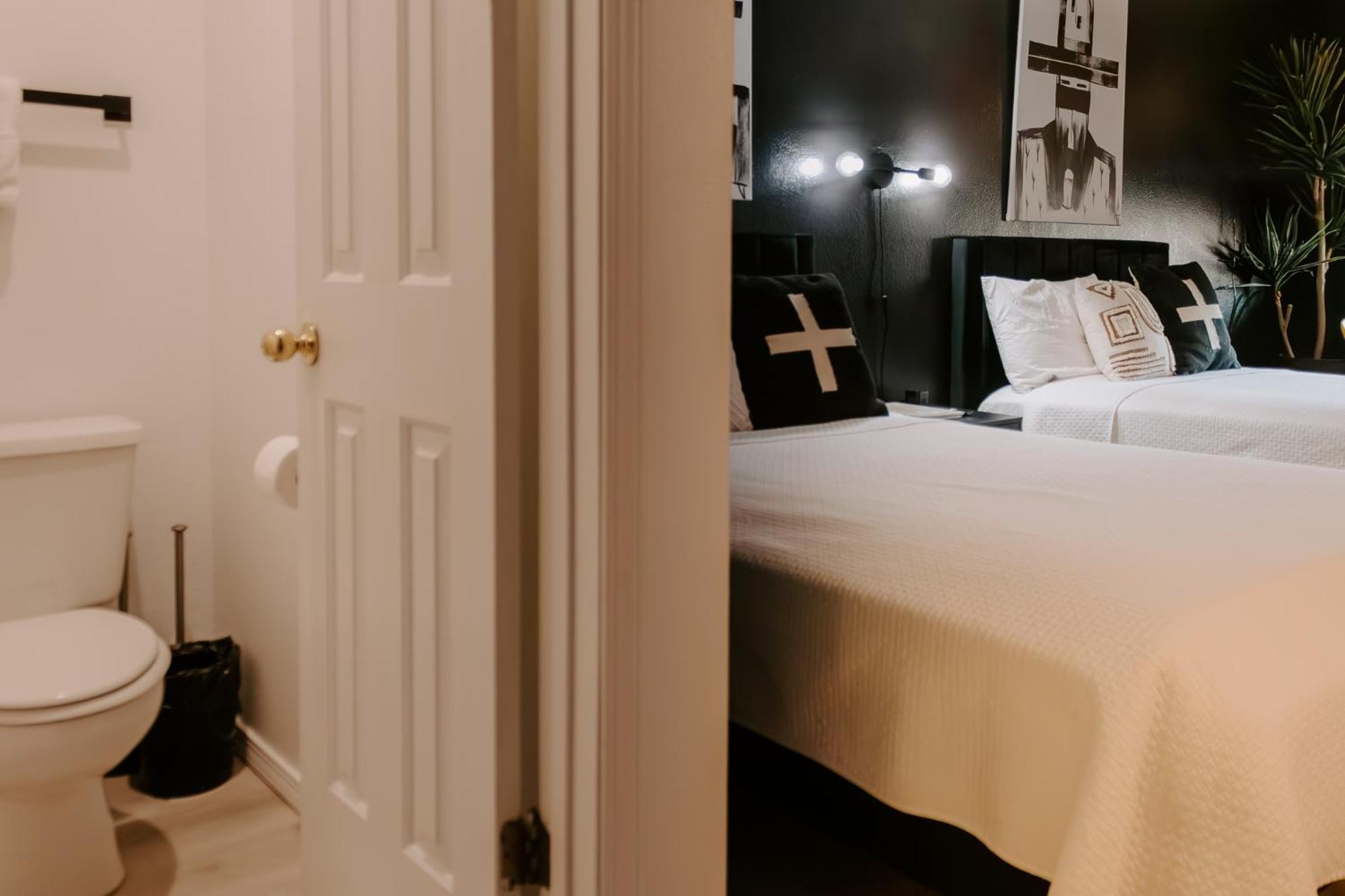 The Cowboy Motel Camp Wood Экстерьер фото
