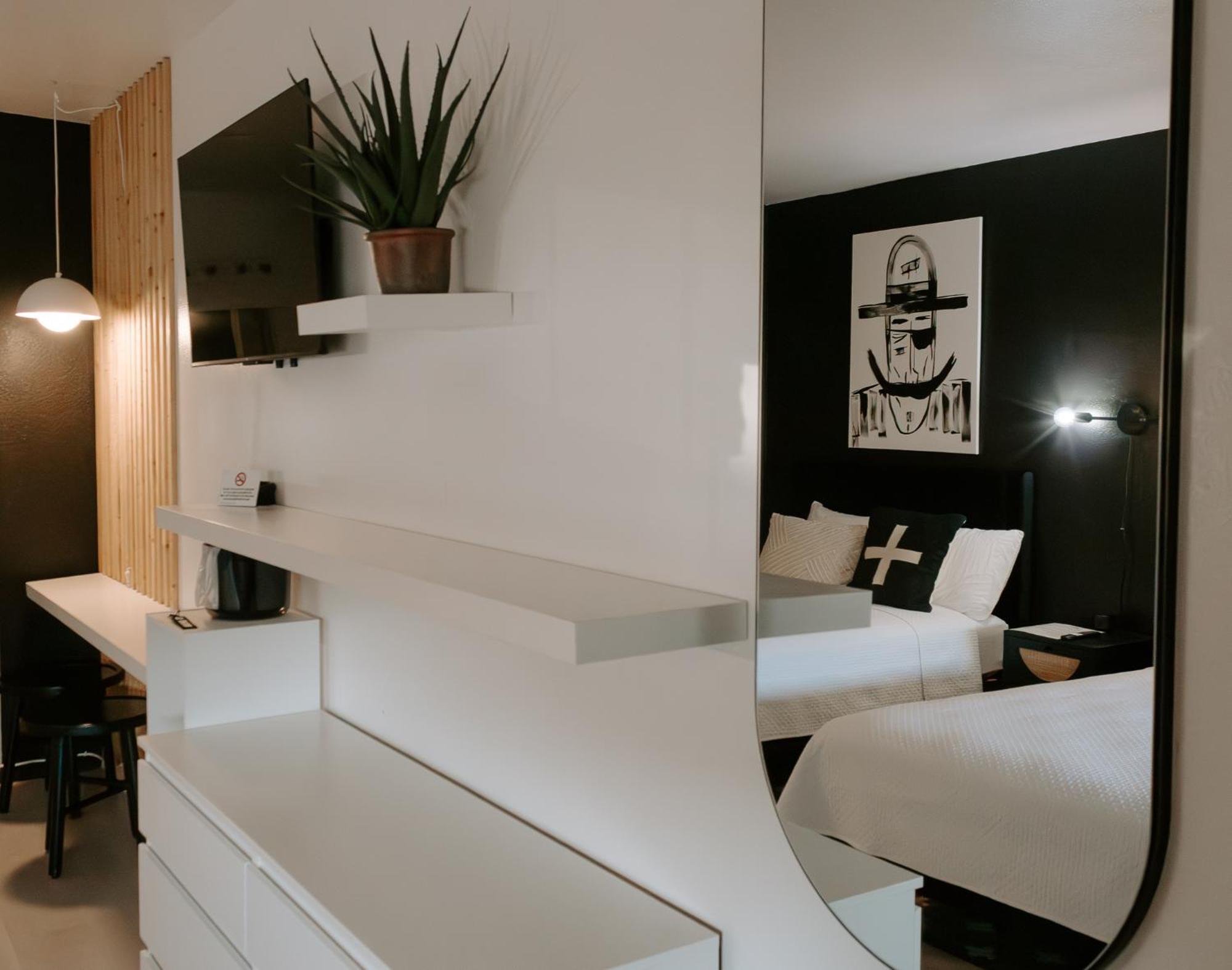 The Cowboy Motel Camp Wood Экстерьер фото