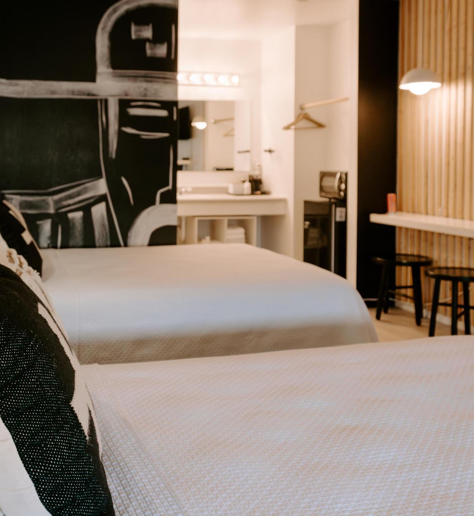 The Cowboy Motel Camp Wood Экстерьер фото