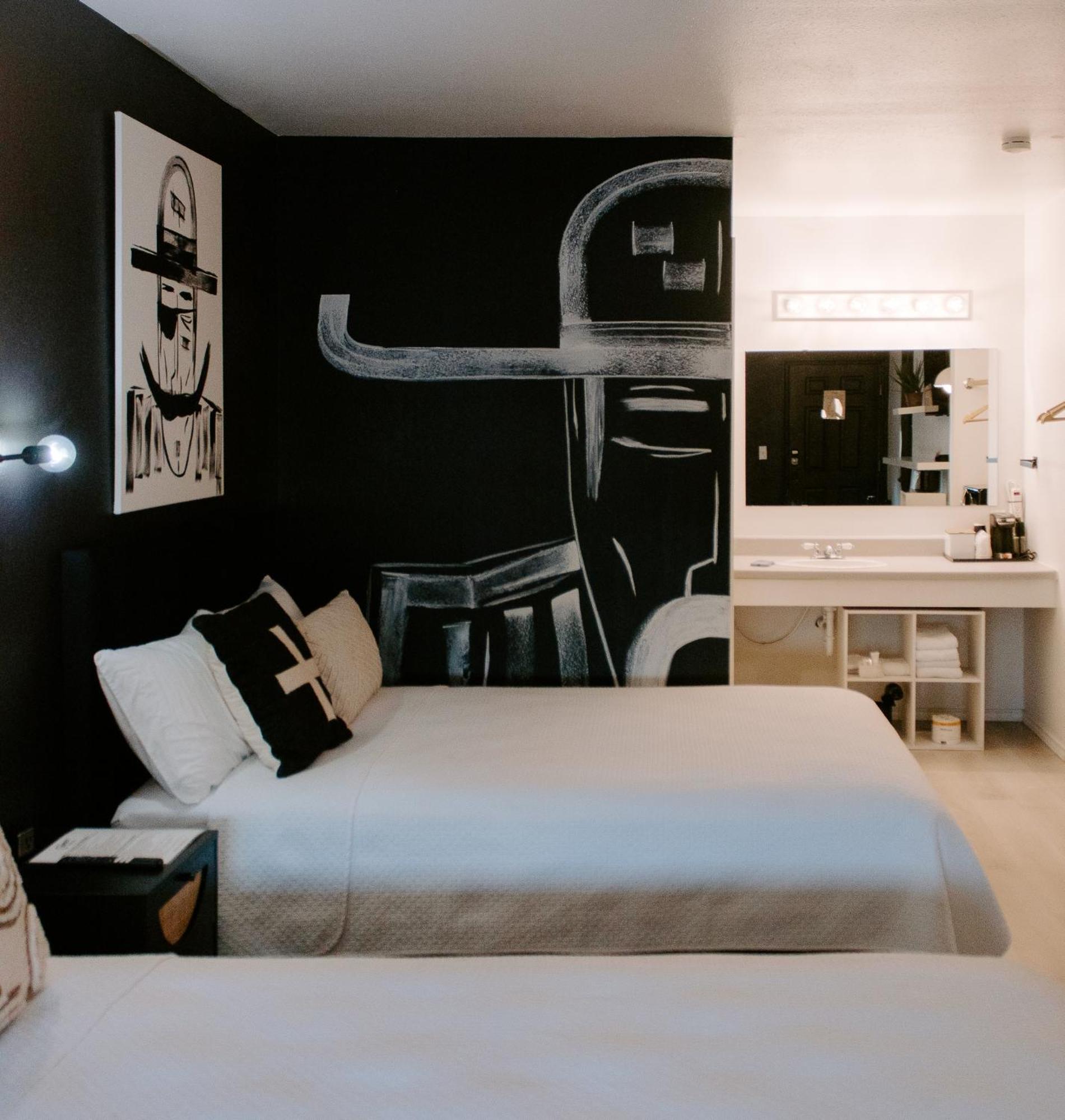 The Cowboy Motel Camp Wood Экстерьер фото
